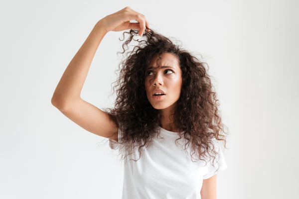 Cómo Vencer al Frizz: Entiende y Domina tu Cabello